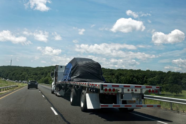 The 3 Types of Flatbed Trailers and How They Transport Goods and Equipment…